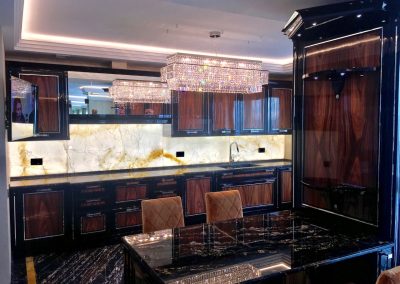 Attico di Lusso a Mosca: Marmi Italiani, Onici e Mosaici