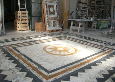 Palazzo Storico Fiorentino: Restauro con Marmi Italiani Pregiati
